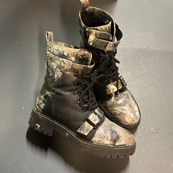 Size 9 Black + Gold Upcycled Hydro-Dipped Combat Boots - Picture 3 of 7